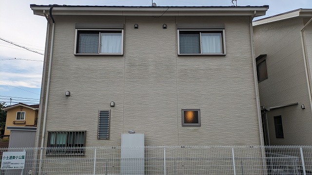 藻の発生が著しい外壁