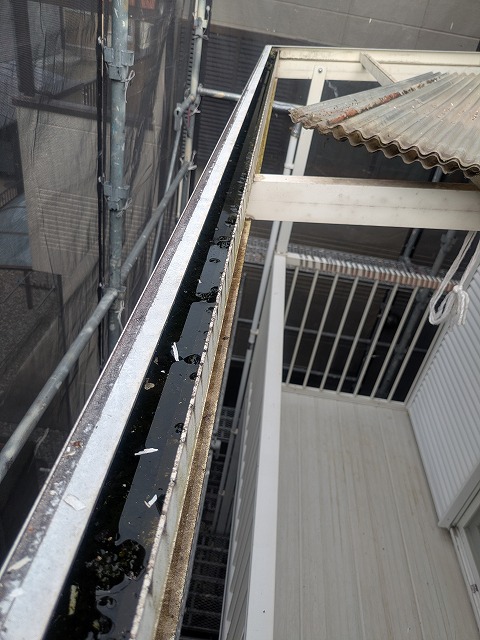 タキロン屋根の雨樋の詰まり