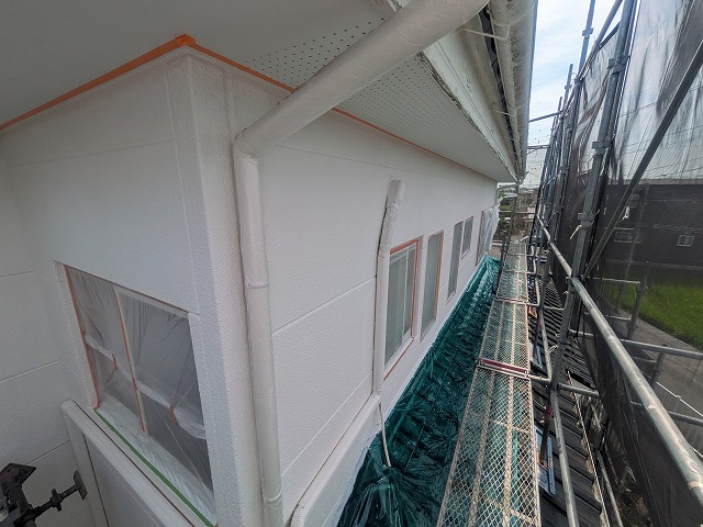 藤枝住宅の下塗り