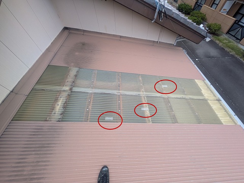 ポリカ屋根の応急修理